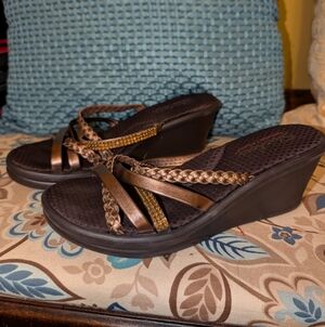 Skechers Memory Foam Wedge Sandals Size 9 Brown Bronze Braided Rhinestone Straps